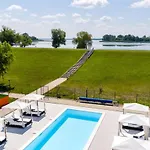 Tisza-to Apartmanpark Aparthotel