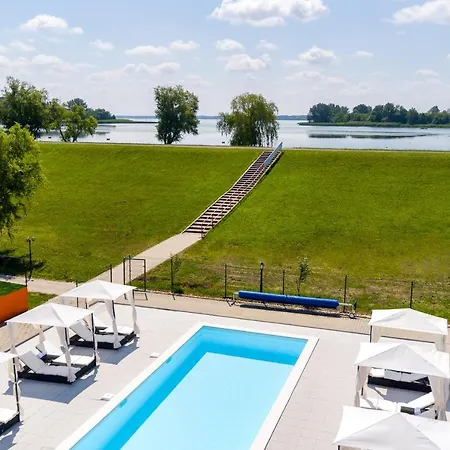 Tisza-to Apartmanpark Aparthotel