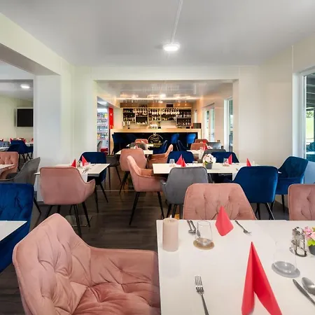 Tisza-to Apartmanpark Aparthotel