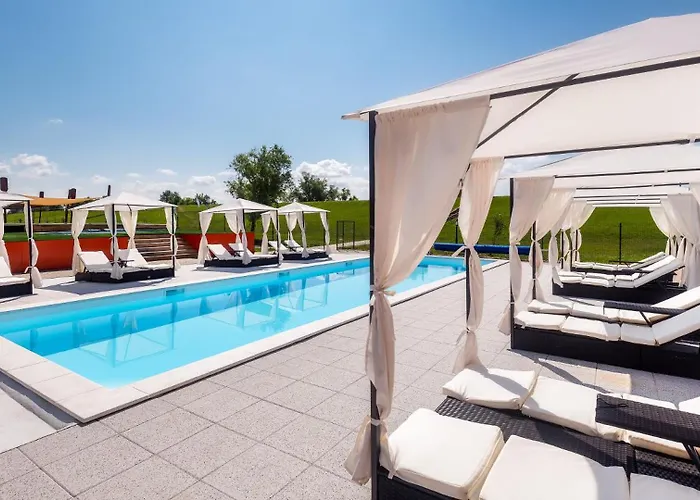 Tisza-to Apartmanpark 아파트호텔 Kisköre